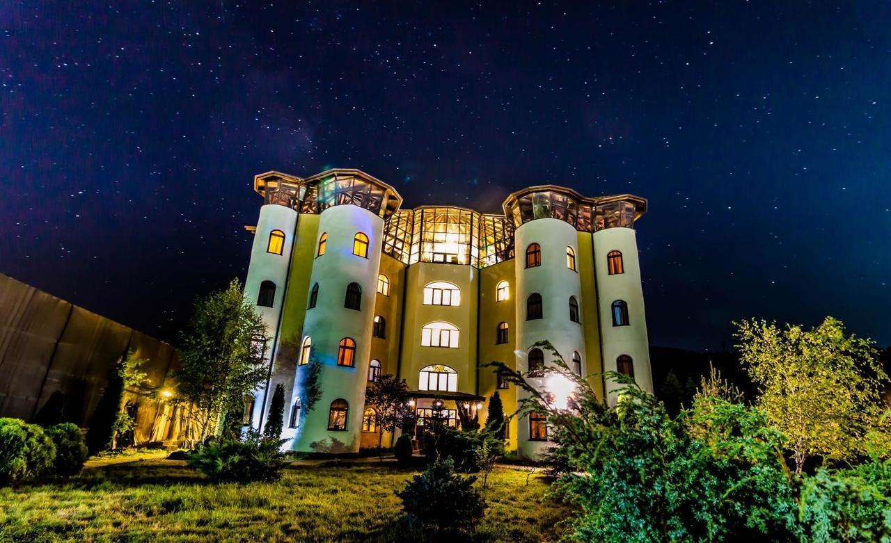 מלון Petroşani Castelul De Vis מראה חיצוני תמונה